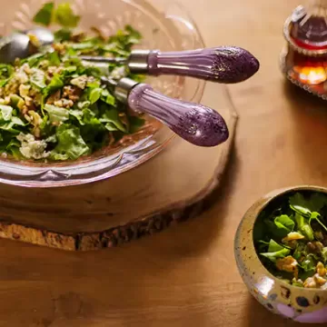 Salada de escarola com queijo azul e nozes
