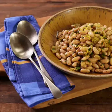 Salada de feijão-branco com salsão