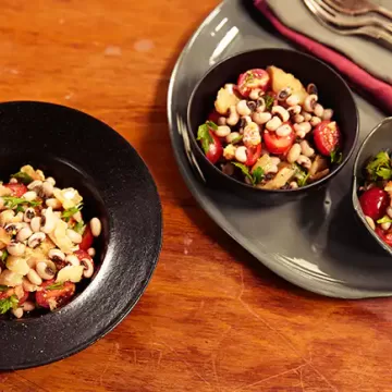 Salada de feijão-fradinho com bacalhau