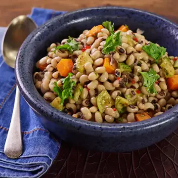 Salada de feijão-fradinho, maxixe e abóbora