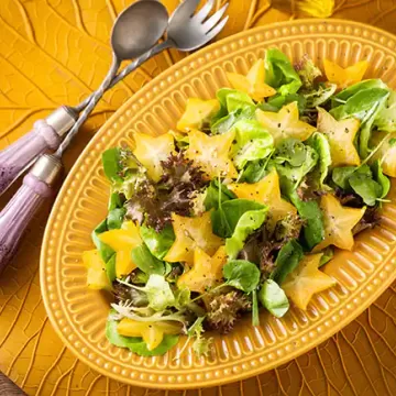 Salada de folhas com carambola
