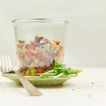 Salada de grão-de-bico com carne e vinagrete