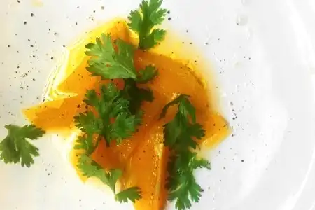 Salada de laranja com coentro