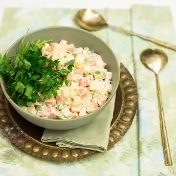 Salada de legumes com maionese caseira
