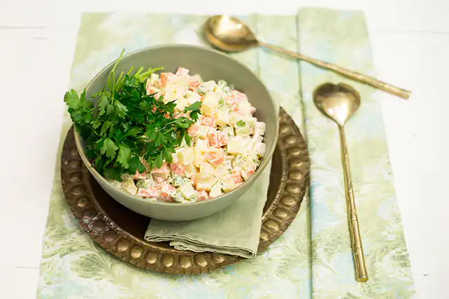 Salada de legumes com maionese caseira