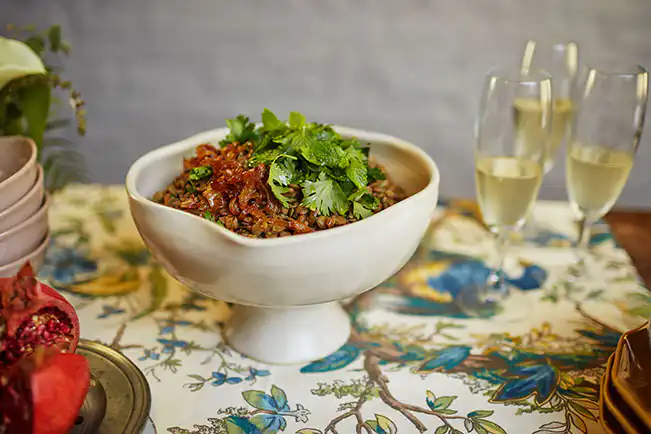 Salada de lentilha com cebola caramelizada