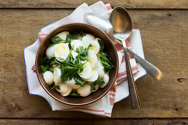 Salada de ovos de codorna