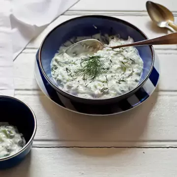 Salada de pepino com iogurte e endro