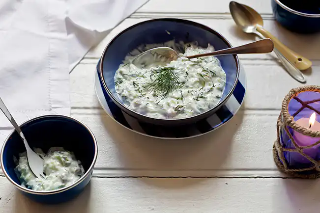 Salada de pepino com iogurte e endro