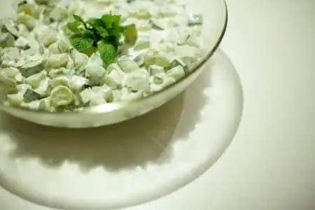 Salada de pepino com uva-itália