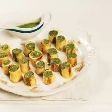 Salada de pupunha grelhado com molho pesto