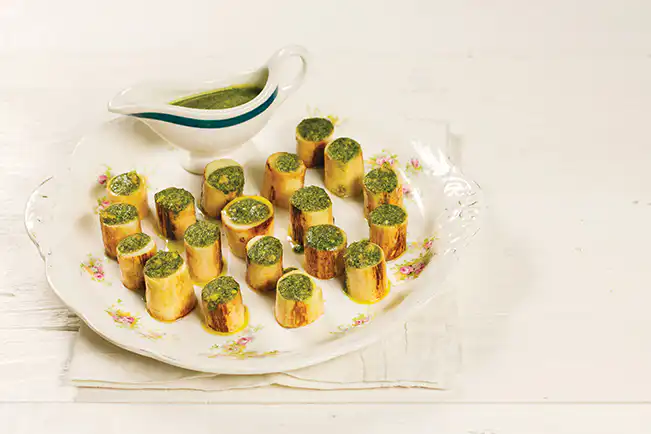 Salada de pupunha grelhado com molho pesto