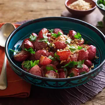 Salada de rabanete assado com castanha-de-caju