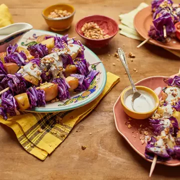 Salada de repolho com maçã no espeto