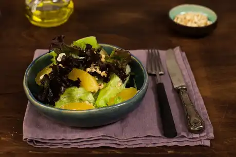 Salada de verdes com amendoim