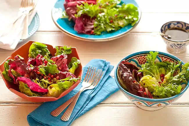 Receita de Salada de verdes com vinagrete de romã
