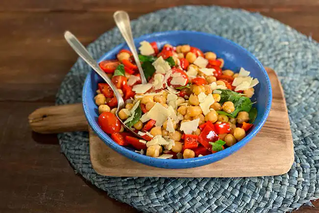 Salada italiana de grão-de-bico