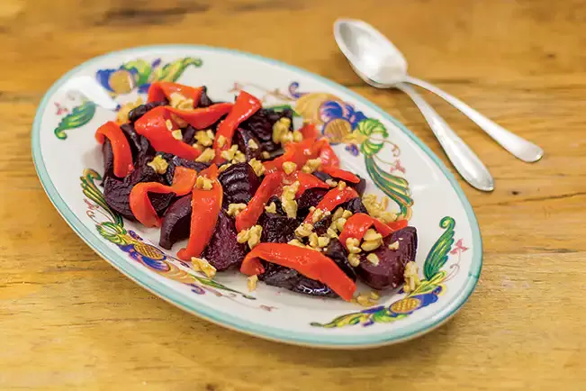 Receita de Salada morna de beterraba com pimentão e nozes