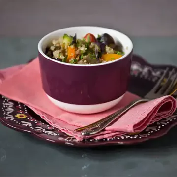Salada morna de quinoa com ratatouille