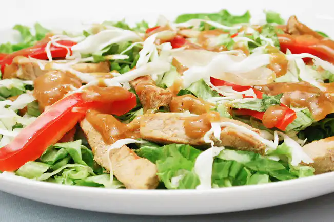 Salada picante ao molho de caqui