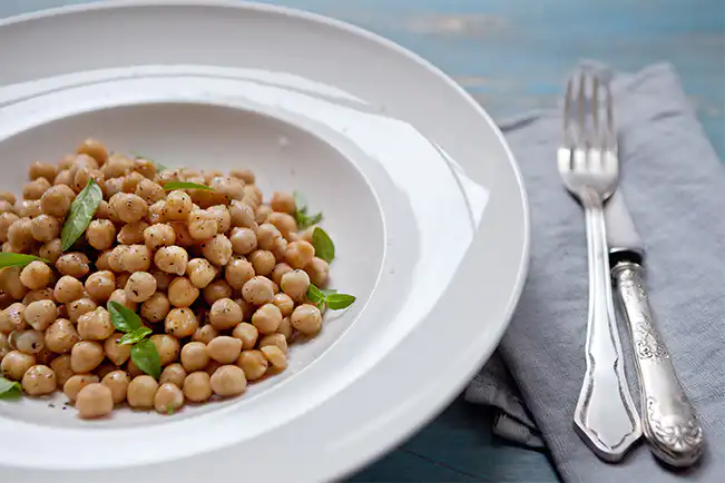 Salada rápida de grão-de-bico