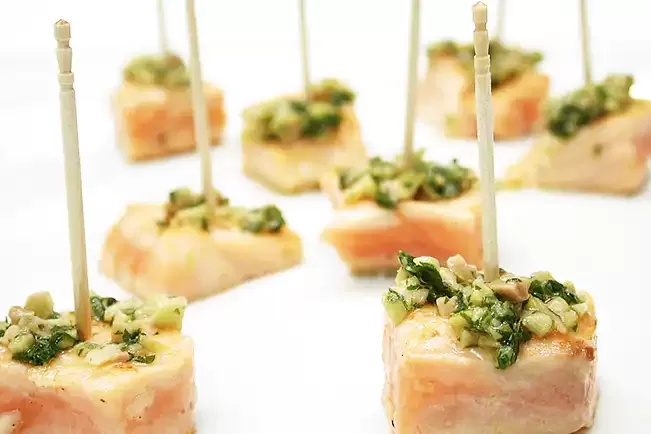 Receita de Salmão aperitivo ao molho de azeitonas