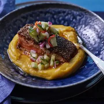Salmão em crosta de ervas