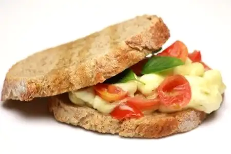 Sanduíche caprese