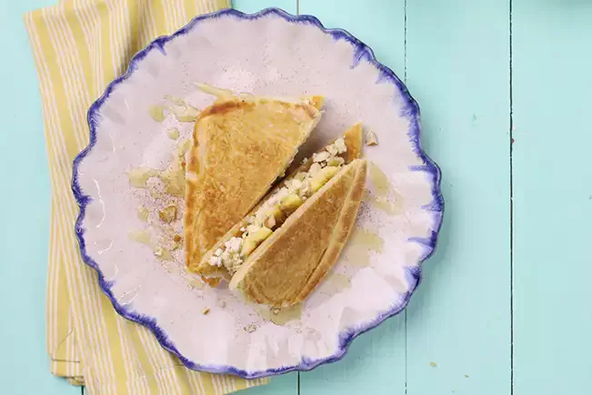 Receita de Sanduíche de banana com ricota e mel