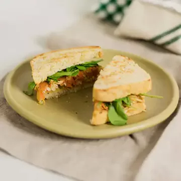 Sanduíche de frango com maçã