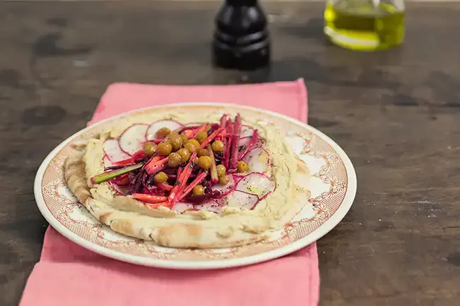 Receita de Sanduíche de homus com picles de legumes caseiro