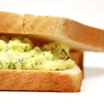 Sanduíche de pasta de ovos