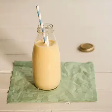Smoothie de manga e banana com iogurte