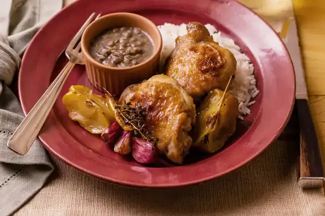 Receita de Sobrecoxa assada com arroz e lentilha
