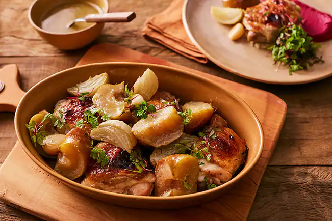 Sobrecoxa de frango assada com maçã (e manteiga de maçã!)