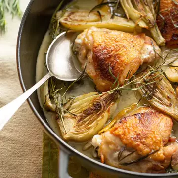 Sobrecoxa de frango com erva-doce e estragão