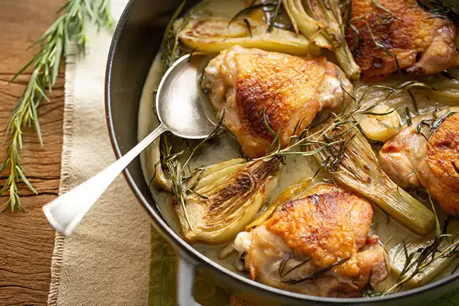 Receita de Sobrecoxa de frango com erva-doce e estragão