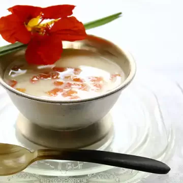 Sopa de capim-santo com papaia