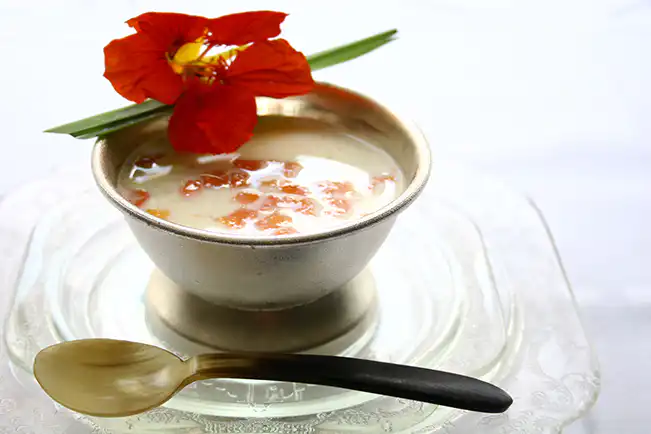 Sopa de capim-santo com papaia