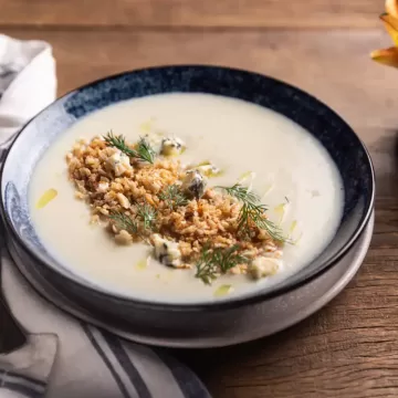 Sopa de couve-flor com queijo azul