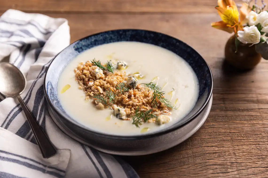 Sopa de couve-flor com queijo azul