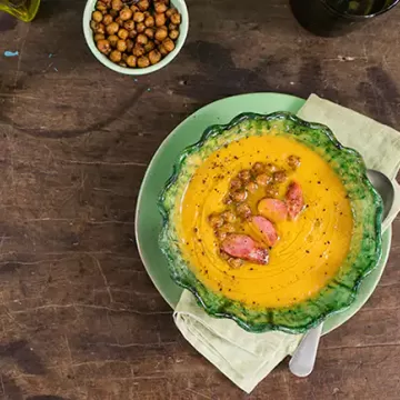 Sopa de grão-de-bico com linguicinha