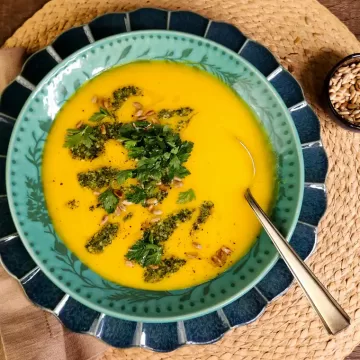 Sopa de legumes com pesto