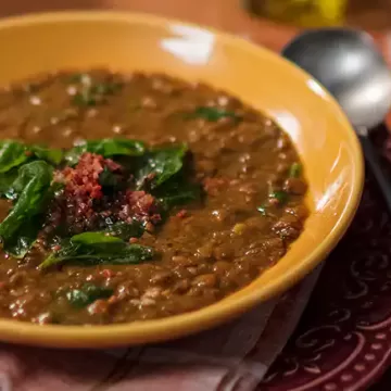 Sopa de lentilha na pressão com espinafre