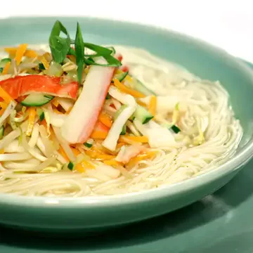 Sopa de macarrão oriental