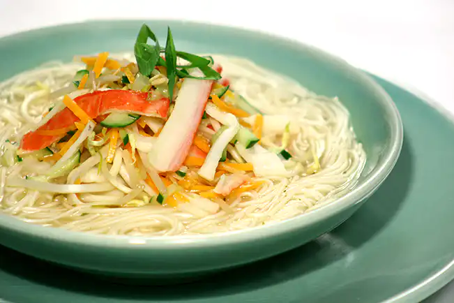 Sopa de macarrão oriental