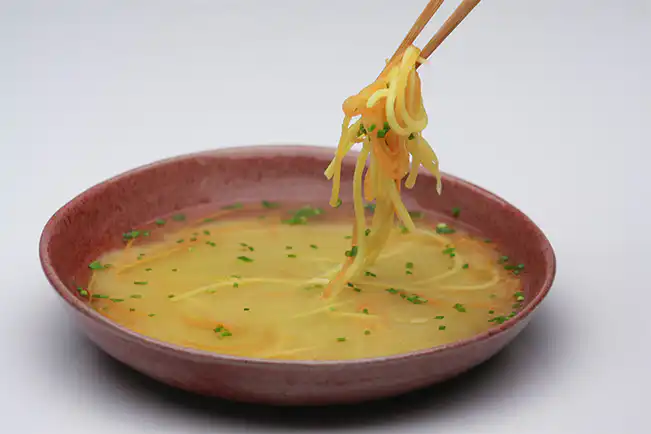 Sopa de missô com noodles
