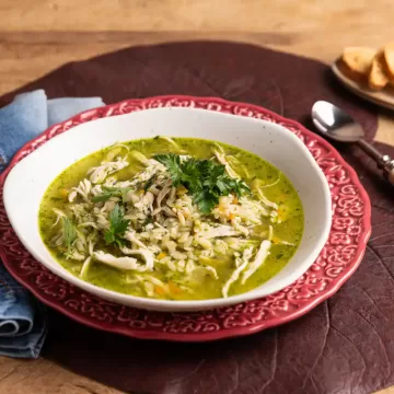 Sopa de risoni com espinafre e frango (reaproveitamento)