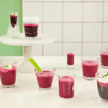Sopa fria de beterraba a jato