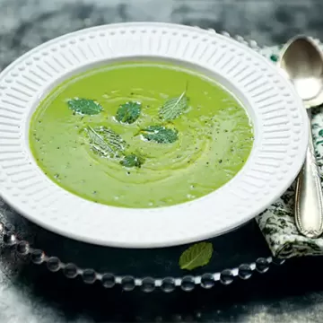 Sopa fria de ervilha fresca